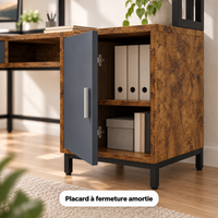 Gros plan sur le placard gris à fermeture amortie du bureau d'angle industriel