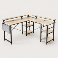 Bureau d'angle gaming 140 x 140 cm beige avec LED RGB et étagères, vue de trois quarts sur fond gris clair