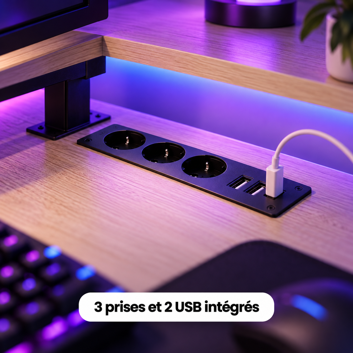 Gros plan sur les 3 prises et 2 ports USB intégrés au plateau beige