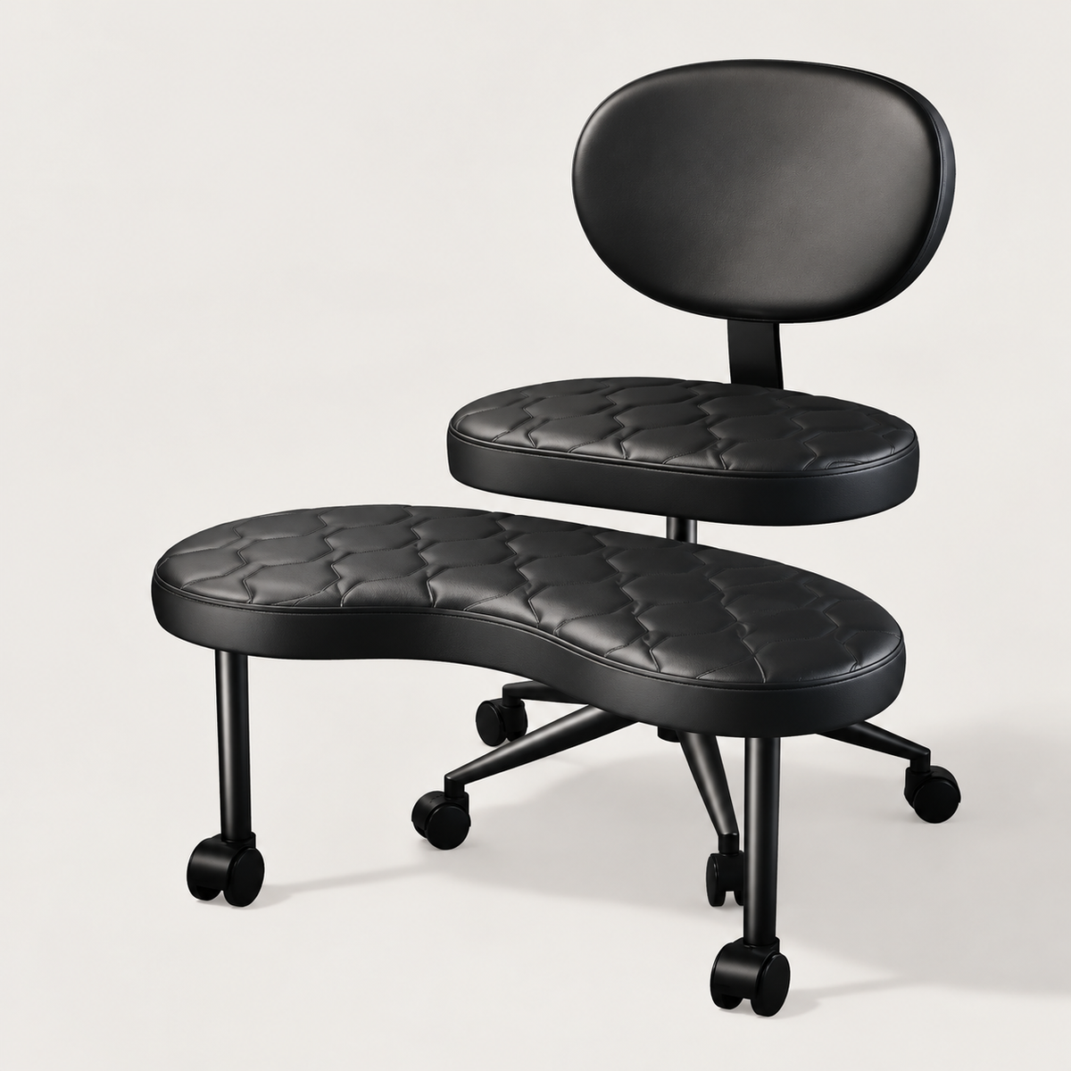 Chaise de bureau en tailleur pivotante coloris noir similicuir