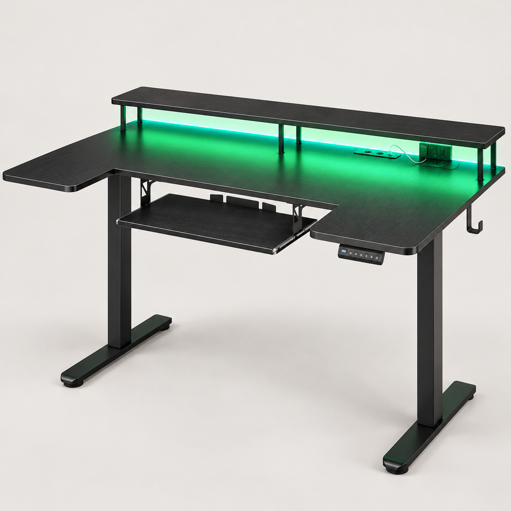 Bureau assis-debout électrique gaming noir avec support d'écran et LED RGB, vue de trois quarts sur fond gris clair