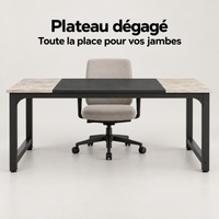 Plateau dégagé sans caisson, toute la place pour les jambes