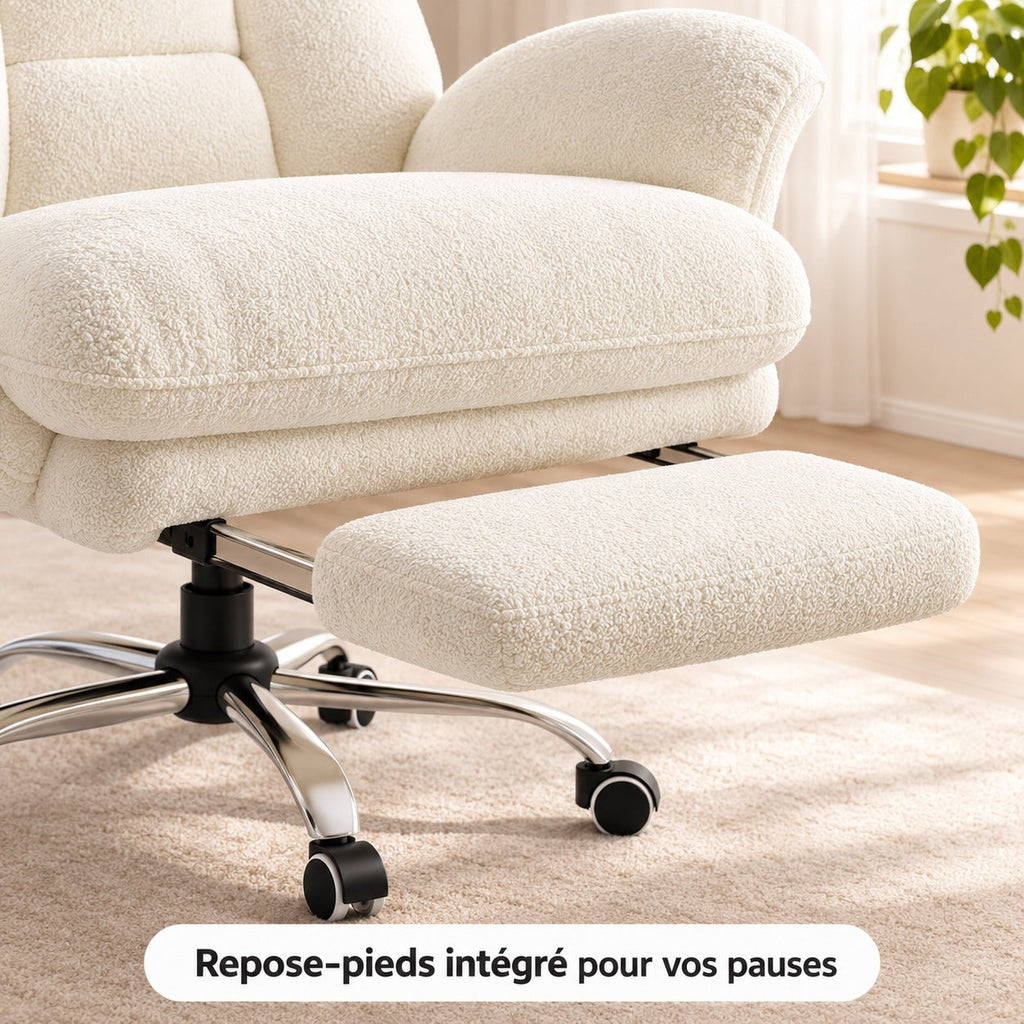 Gros plan sur le repose-pieds intégré du fauteuil en tissu teddy