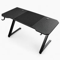 Bureau gaming 120 x 60 cm effet carbone avec pieds en Z, vue de trois quarts