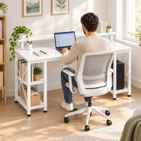 Homme travaillant au bureau blanc 120 cm, vu de dos