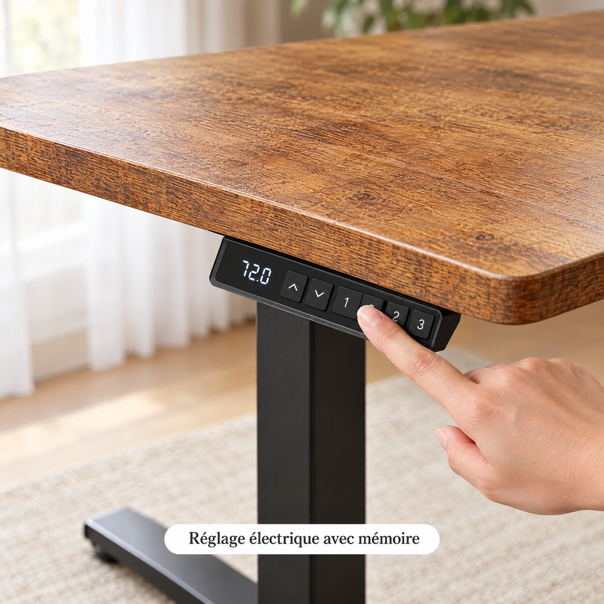 Gros plan sur la commande électrique du bureau assis-debout marron vintage