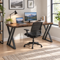 Bureau 140 x 60 cm style industriel avec pieds en métal installé dans une pièce lumineuse