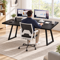 Homme travaillant avec deux écrans au bureau de direction 180 cm
